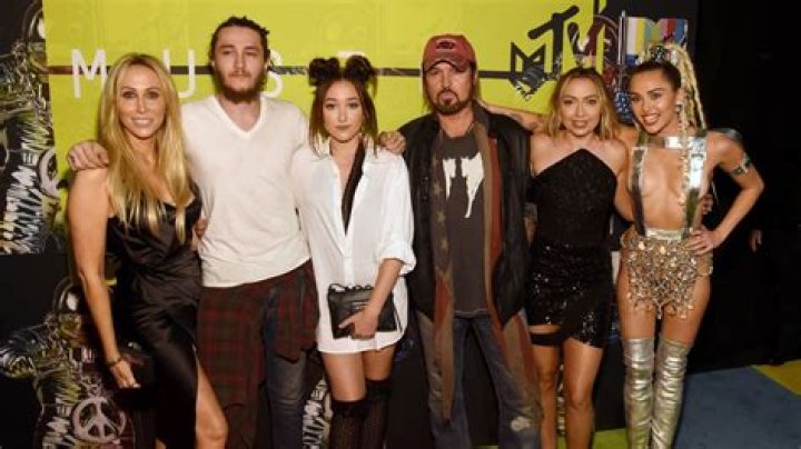 All of Miley Cyrus siblings in order, from Noah to Brandi