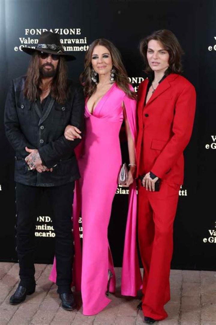 Billy Ray Cyrus Wiki, Parents, Age, Wife, Career, Net Worth & More.