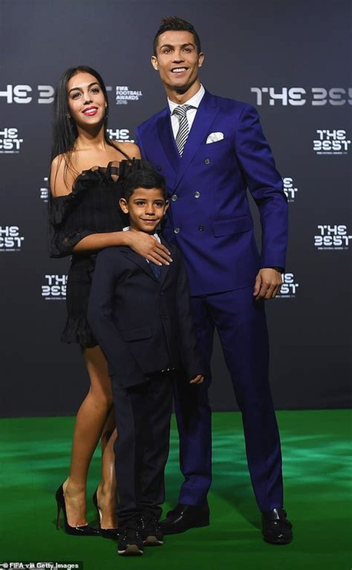 Cristiano Ronaldo's Girlfriend Georgina Rodriguez's Bio, Age, Height, Net Worth, Profession, Kids, I ·
