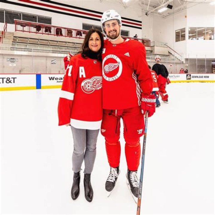 Dylan Larkin [2023 Update]- Hockey, Net Worth & Wife ·