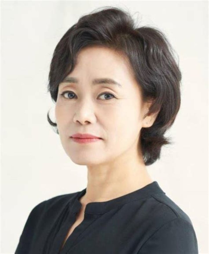 Kyung-hun Kang Biography, Age, Height, Husband, Net Worth, Family