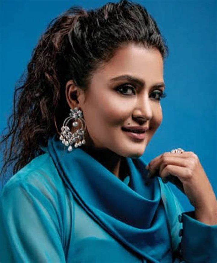 Rekha Thapa Biography, Age, Height, Husband, Net Worth, Family