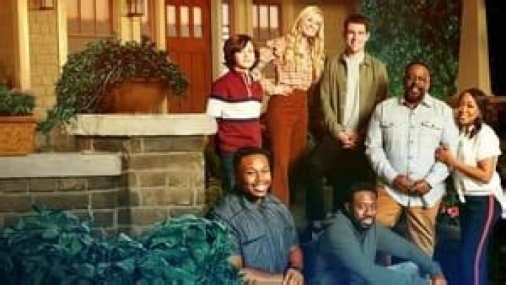 The Neighborhood (TV) Cast - All Actors and Actresses
