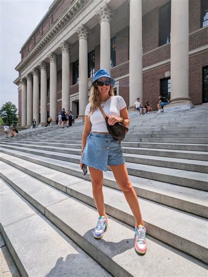 The Ultimate Guide to Understanding and Styling the Jean Skort: A Versatile Fashion Staple