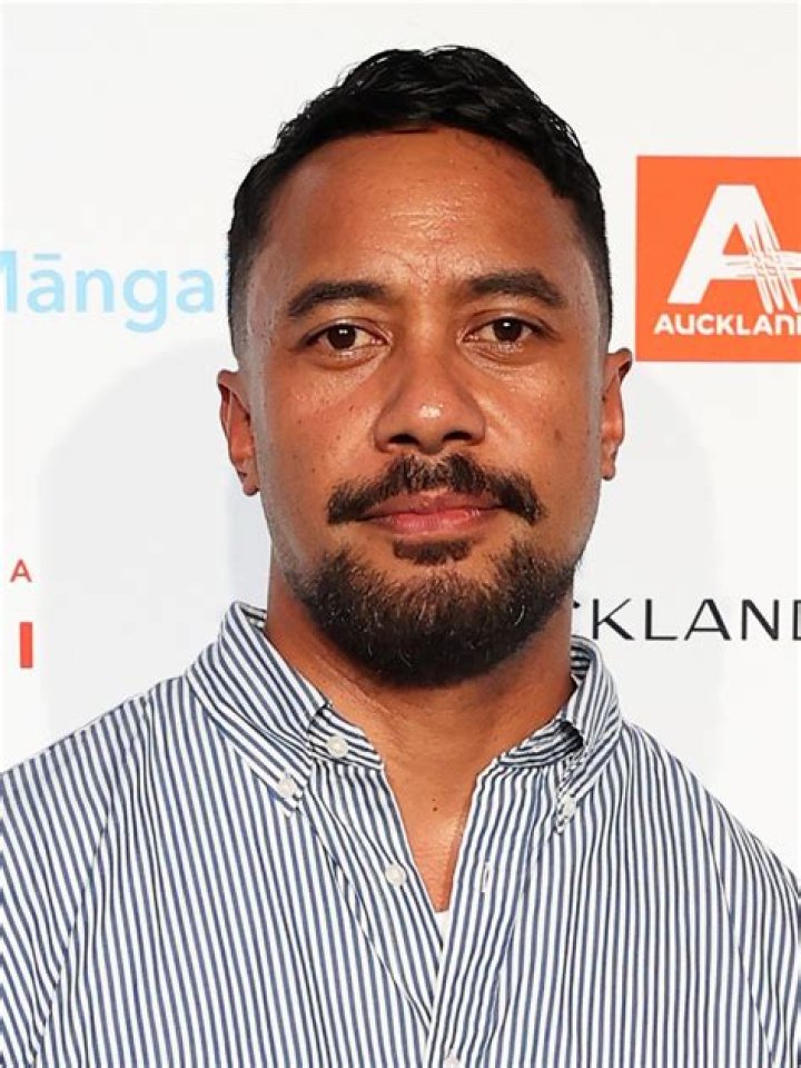 Who Is Actor Dominic Ona-Ariki? Everything To Know