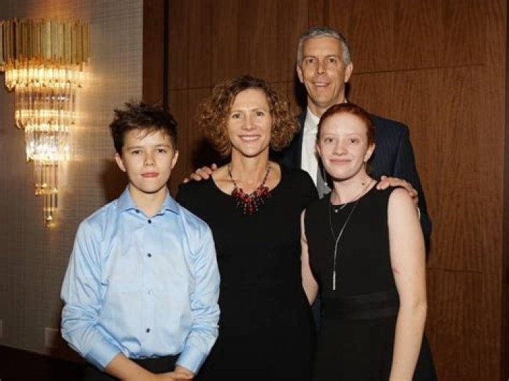 William Ragsdale Biography, Age, Height, Wife, Net Worth, Family |